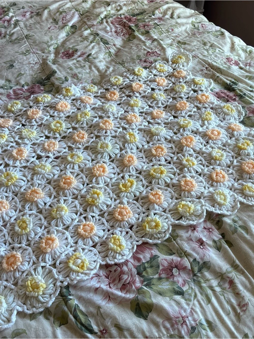 Handmade Vintage Crochet Daisy Puff Baby Blanket 25x30